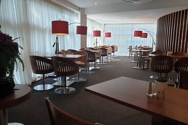 هتل Legacy Preston International