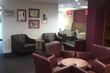 هتل Legacy Preston International