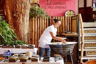 هتل Mesón De Leyendas Breakfast & Downtown