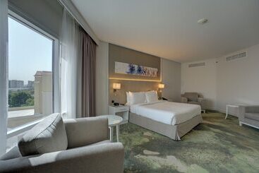 هتل Millennium Lakeview