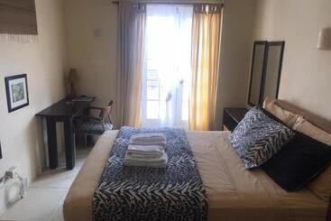 Moxons Beach Club - Ocho Rios