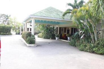 هتل Negril Palms