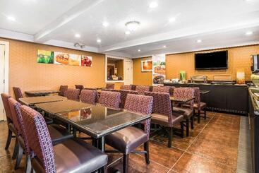 هتل Quality Inn Rutland