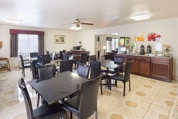 هتل Baymont By Wyndham Del Rio