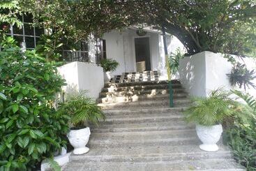 هتل San San Tropez
