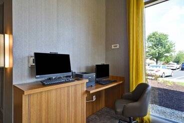 هتل Springhill Suites By Marriott Indianapolis Airport/plainfield