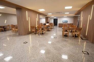Summit Hotel Monaco