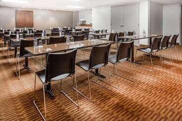 בית מלון כפרי Super 8 By Wyndham Peterborough