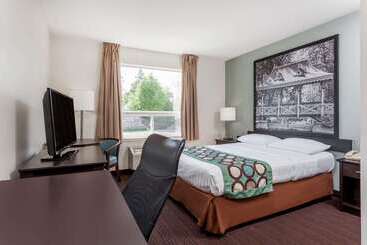 בית מלון כפרי Super 8 By Wyndham Peterborough