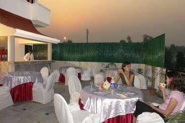 هتل Taj Homestay