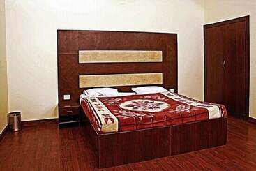 هتل Taj Homestay