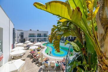 هتل Tasia Maris Oasis