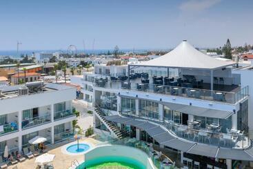 هتل Tasia Maris Oasis