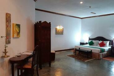 هتل The Oasis Beach Resort