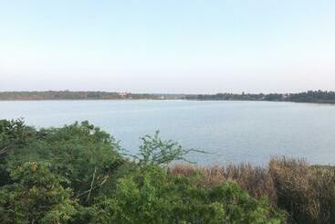 هتل The Oasis Beach Resort