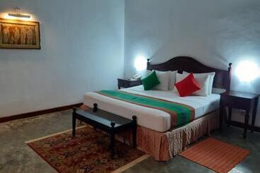هتل The Oasis Beach Resort