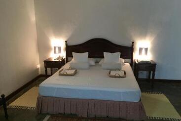 هتل The Oasis Beach Resort