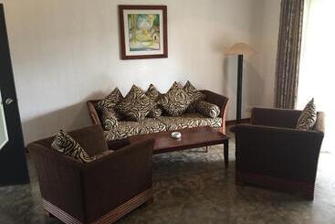 هتل The Oasis Beach Resort