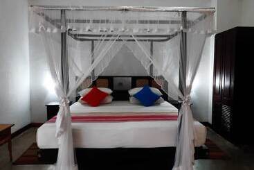 هتل The Oasis Beach Resort