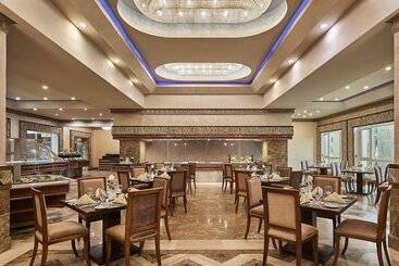 هتل Triumph Plaza