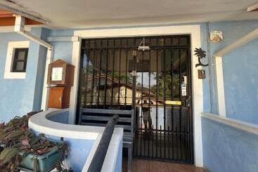 هتل Tropical Gardens Suites And Apartments