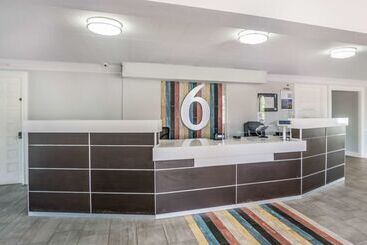 Motel 6dallas, Tx  Market Center