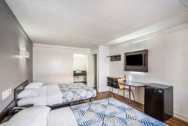Motel 6dallas, Tx  Market Center