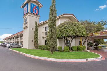 Motel 6dallas, Tx  Market Center