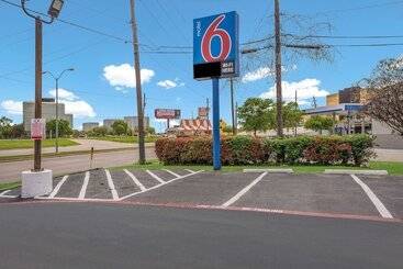 Motel 6dallas, Tx  Market Center