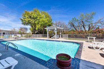 Motel 6dallas, Tx  Market Center
