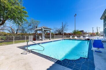 Motel 6dallas, Tx  Market Center