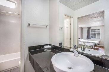 Motel 6dallas, Tx  Market Center