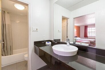 Motel 6dallas, Tx  Market Center