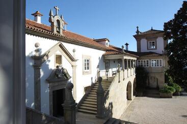 Paço De Calheiros   Turismo De Habitação