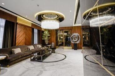 Rocks Hotel & Casino