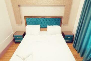 هاستل Golden Palace