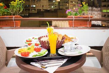 هاستل Golden Palace