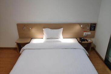 هتل 7 Days Inn