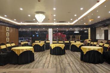 هتل Aavas Inn