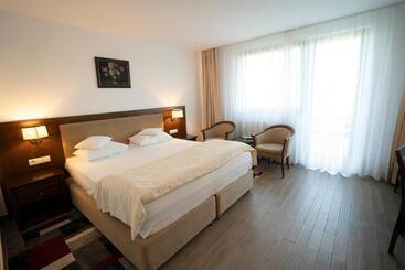 هتل Mariko Inn
