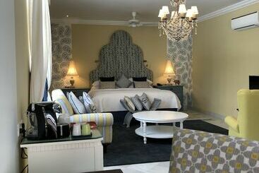 هتل The Rohet House