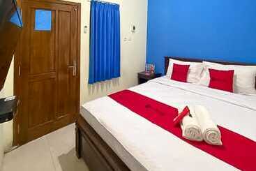 پانسیون Reddoorz Syariah @ Pahlawan Sidoarjo