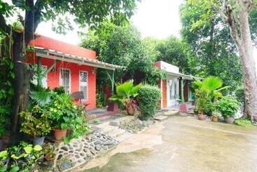 استراحتگاه Forest Bungalows & Mama S Restaurant