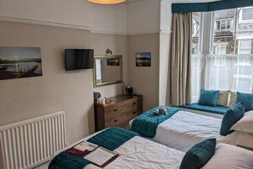 تختخواب و صبحانه Avondale Guest House