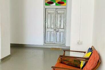 تختخواب و صبحانه Balcony House