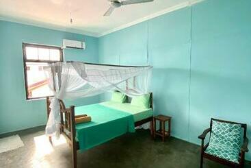 تختخواب و صبحانه Balcony House