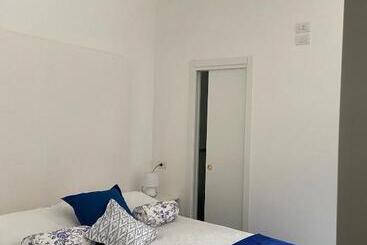 تختخواب و صبحانه Casa Blu Cobalto
