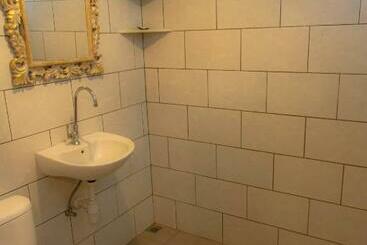 تختخواب و صبحانه Rumah Semanggi