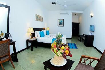 هتل Coco Royal Beach Resort