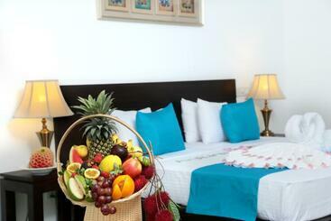 호텔 Coco Royal Beach Resort